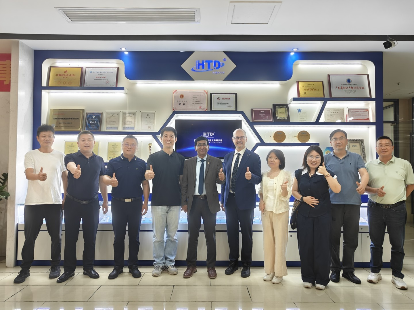 IEEE主席Maurizio Bozzi來訪華揚通信參觀交流